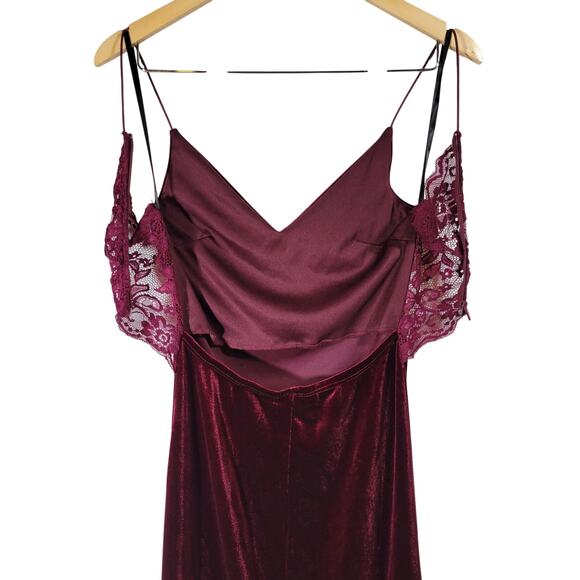 B. Darlin Spaghetti Strap V-Neck Lace Bra-Back Velvet Sheath Dress in Wine NWT - Picture 7 of 11